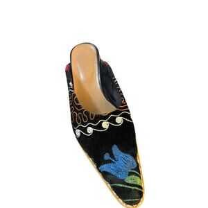 Zeyzani Womens Size 9 Black Embroidered Mules 2 Inch Heel Pointy Toe